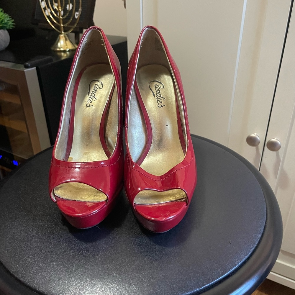 Candie’s peep toe heels size 7